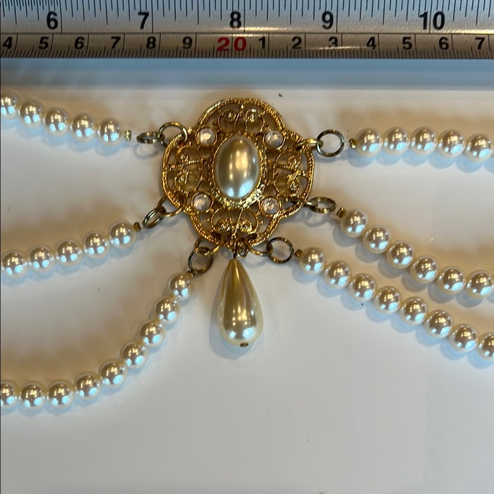 Elegant Pearl and Gold Necklace or attached to a belt
